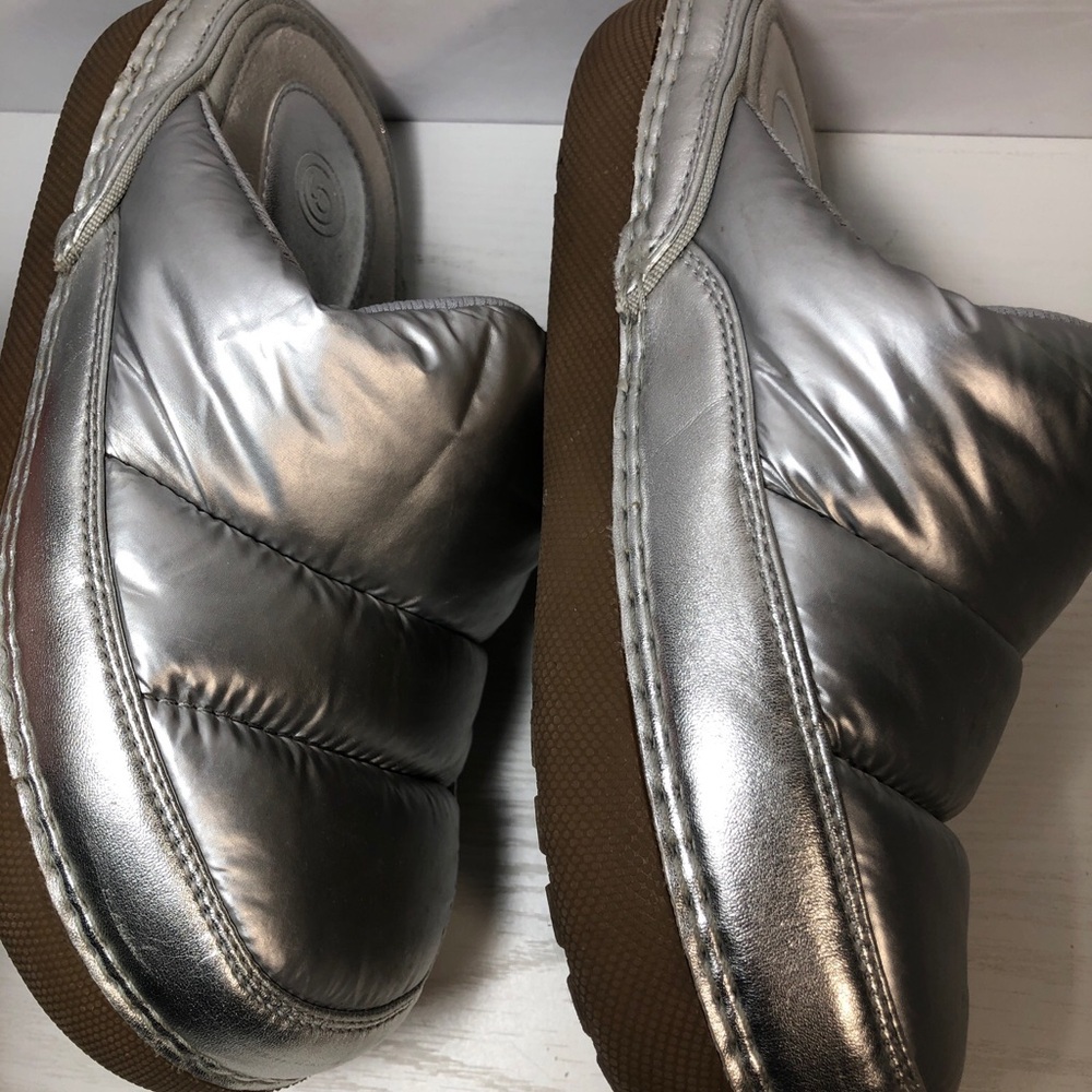 Urban Outfitters UO Women’s Lily Puffy Slippers Silver US 6 - Picture 3 of 6